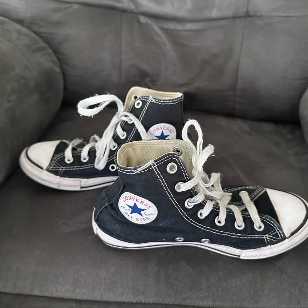 Converse Allstars Chuck Taylor Black Hi Tops kids 2.5 youth - Picture 2 of 5